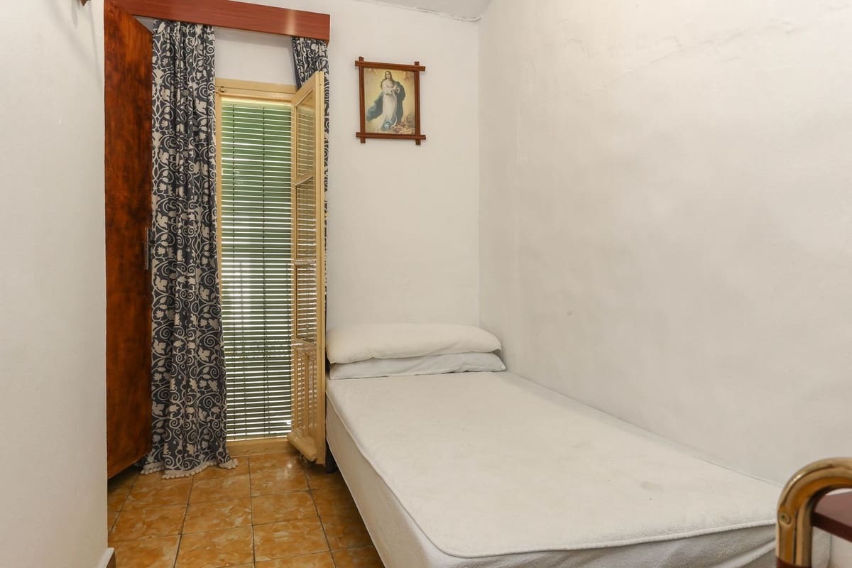 6 bedroom Townhouse for sale in Tolox - € 79,000 (Ref: 9832320)