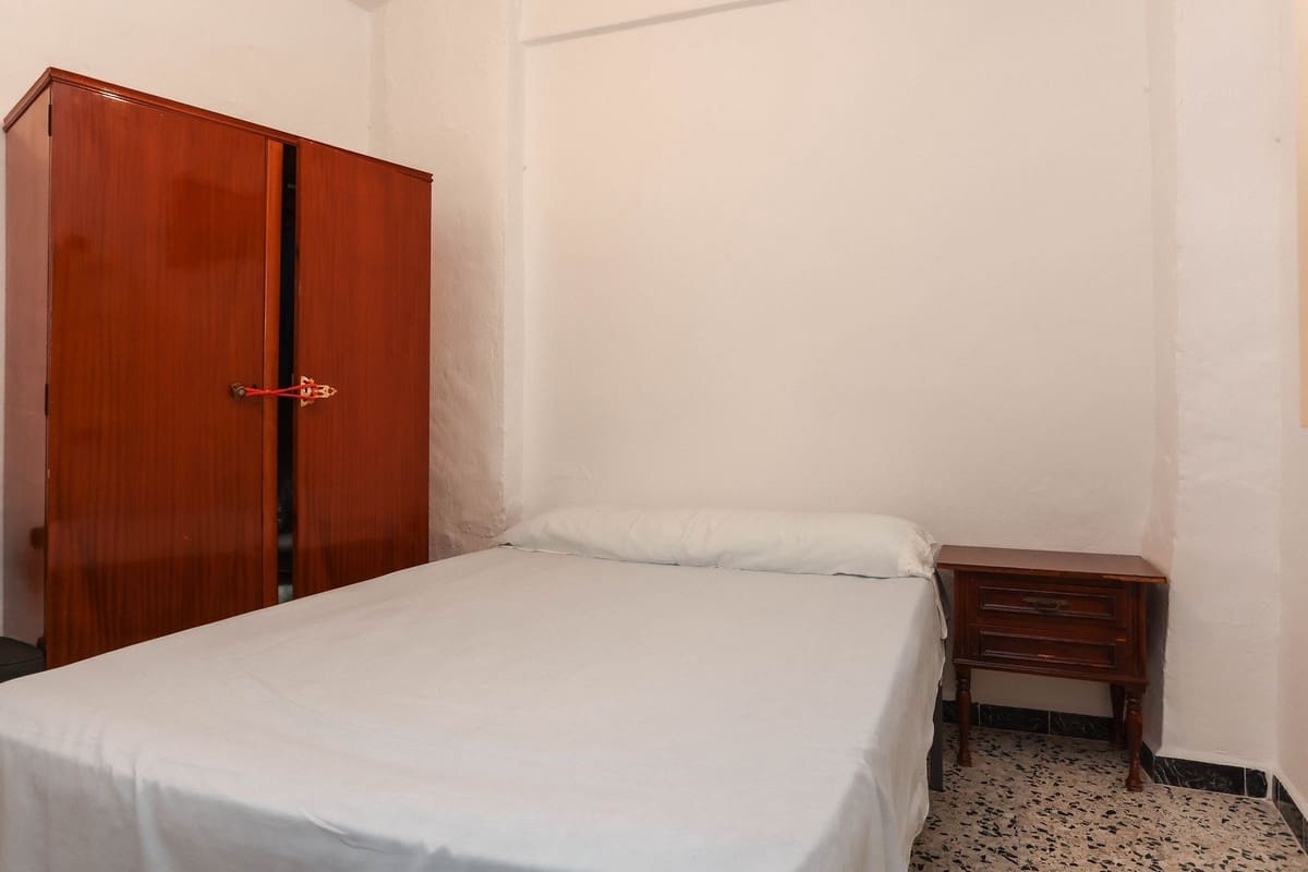 6 bedroom Townhouse for sale in Tolox - € 79,000 (Ref: 9832320)
