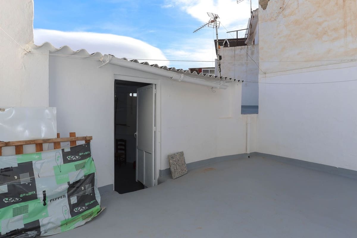 6 bedroom Townhouse for sale in Tolox - € 79,000 (Ref: 9832320)