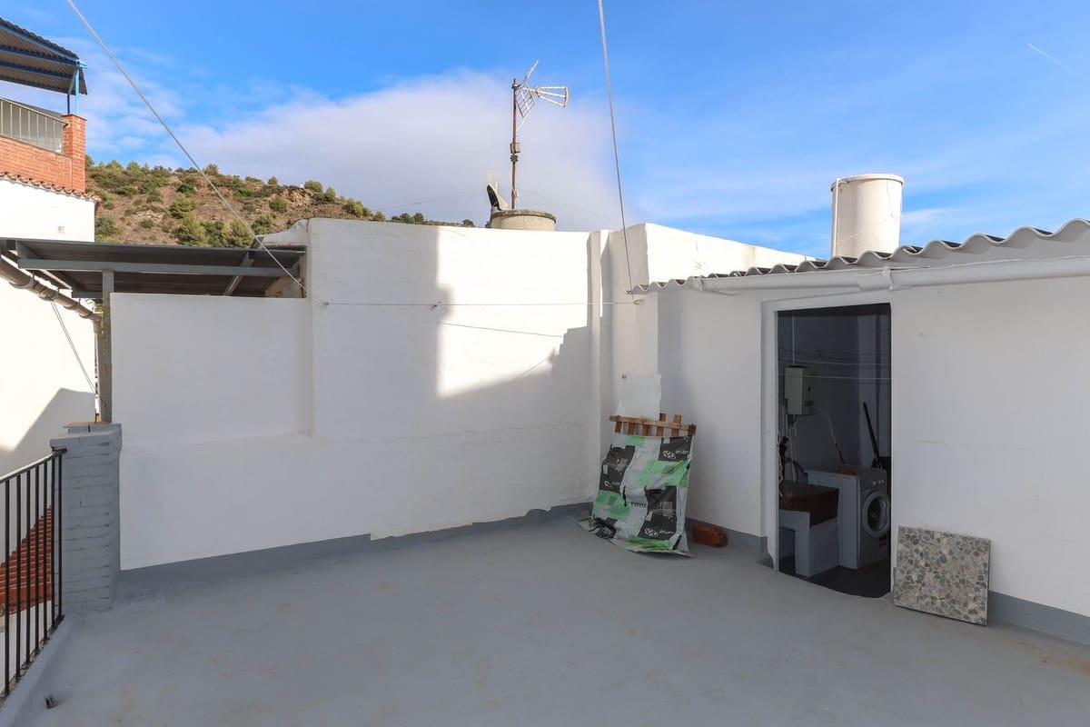 6 bedroom Townhouse for sale in Tolox - € 79,000 (Ref: 9832320)