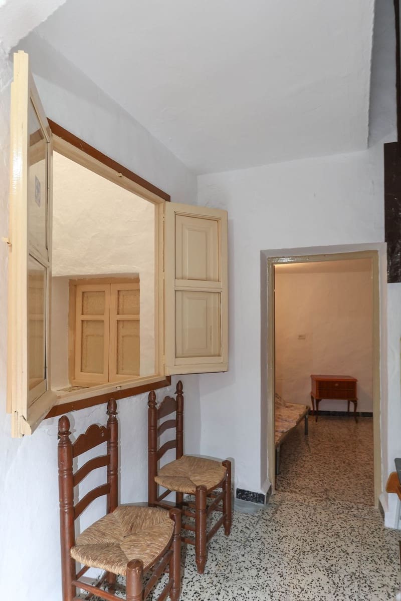 6 bedroom Townhouse for sale in Tolox - € 79,000 (Ref: 9832320)