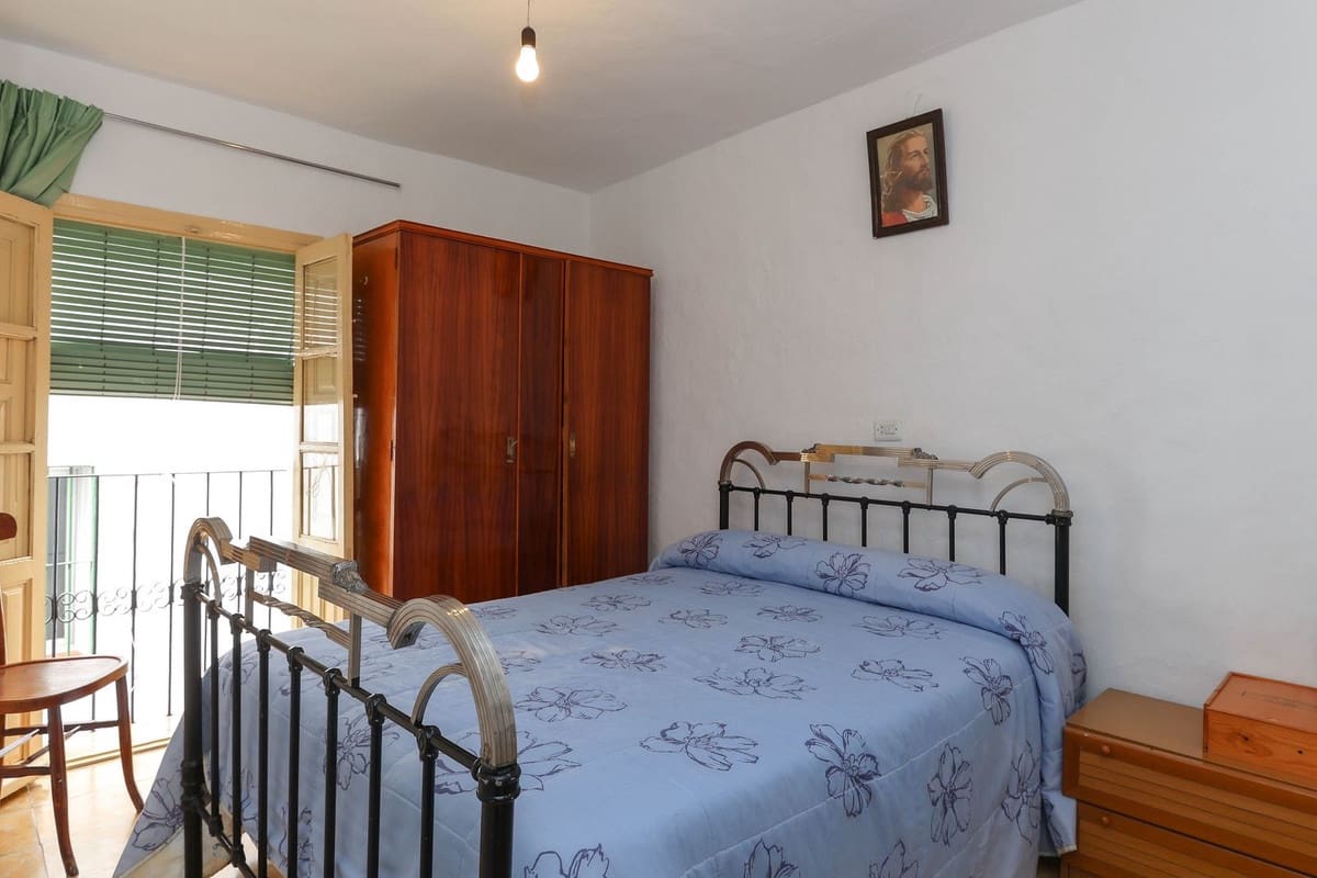6 bedroom Townhouse for sale in Tolox - € 79,000 (Ref: 9832320)