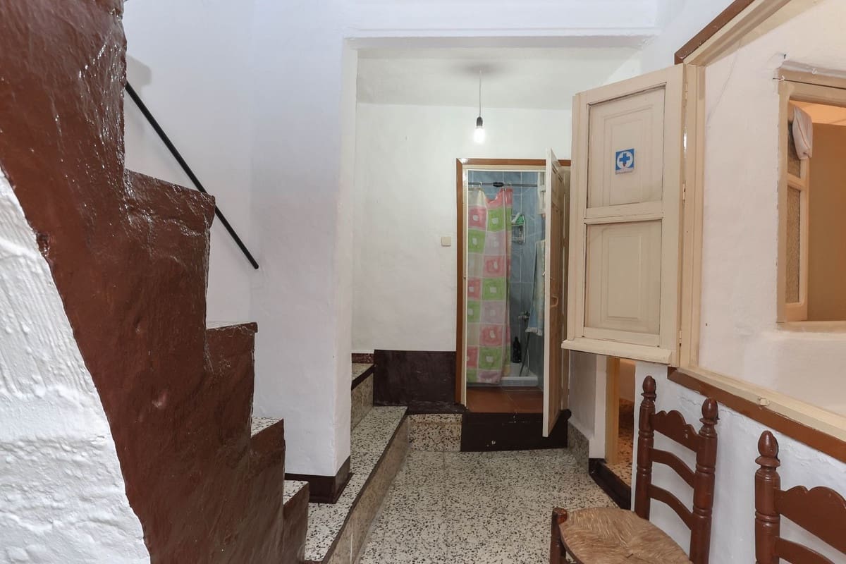 6 bedroom Townhouse for sale in Tolox - € 79,000 (Ref: 9832320)