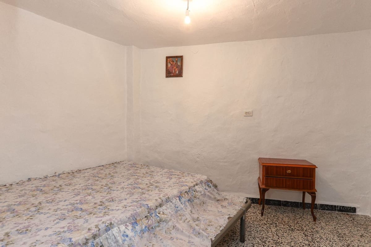 6 bedroom Townhouse for sale in Tolox - € 79,000 (Ref: 9832320)