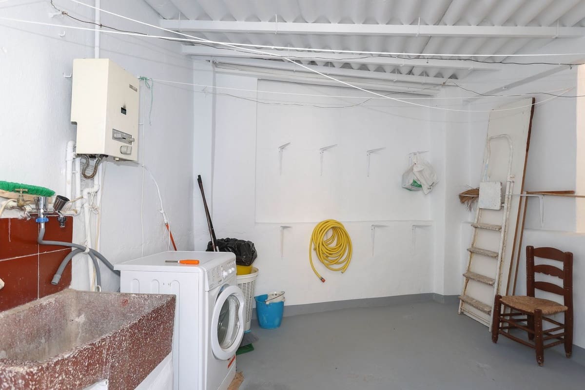 6 bedroom Townhouse for sale in Tolox - € 79,000 (Ref: 9832320)
