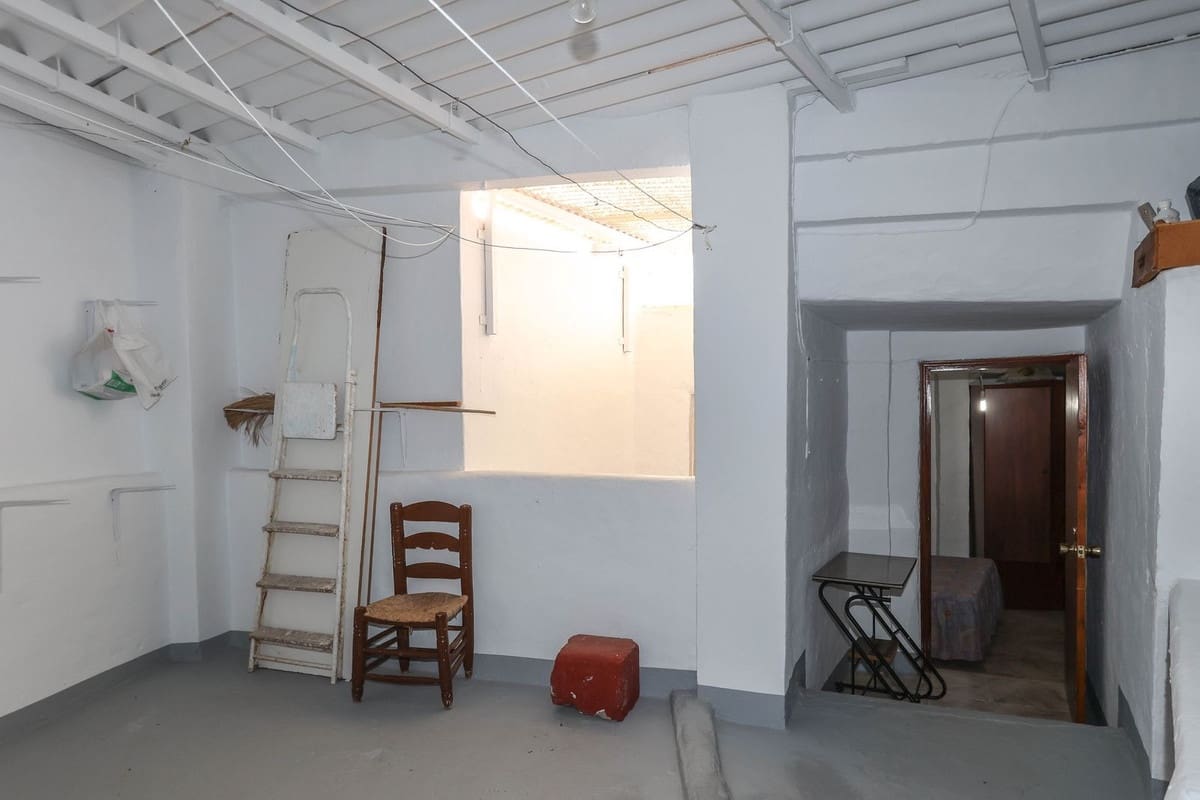 6 bedroom Townhouse for sale in Tolox - € 79,000 (Ref: 9832320)