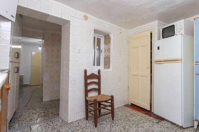 6 soveværelse Byhus til salg i Tolox - € 79.000 (Ref: 9832320)