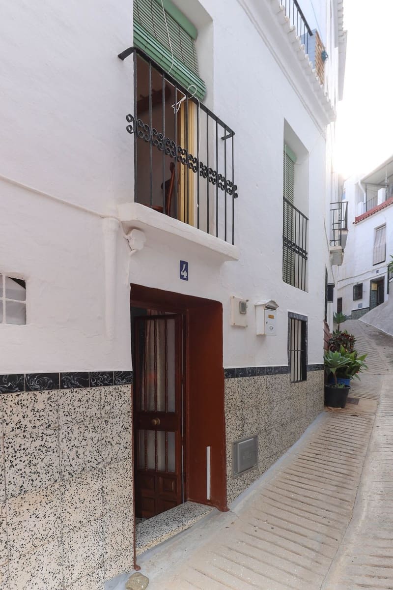 6 bedroom Townhouse for sale in Tolox - € 79,000 (Ref: 9832320)