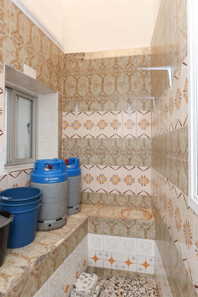 6 bedroom Townhouse for sale in Tolox - € 79,000 (Ref: 9832320)