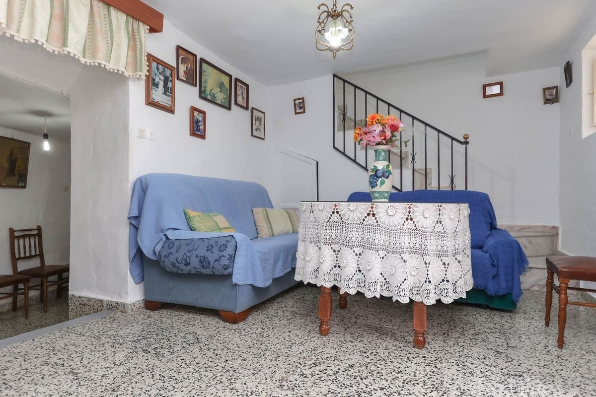 6 bedroom Townhouse for sale in Tolox - € 79,000 (Ref: 9832320)