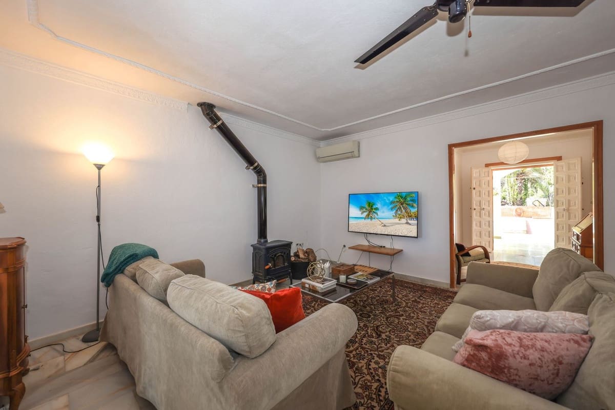 Chalet de 3 habitaciones en Coín en venta con piscina garaje - 360.000 € (Ref: 9832765)