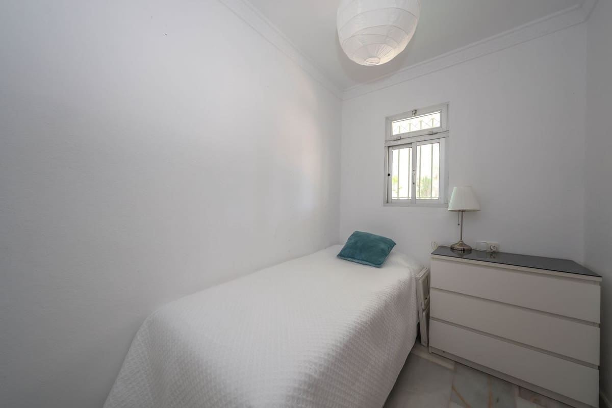 Chalet de 3 habitaciones en Coín en venta con piscina garaje - 360.000 € (Ref: 9832765)