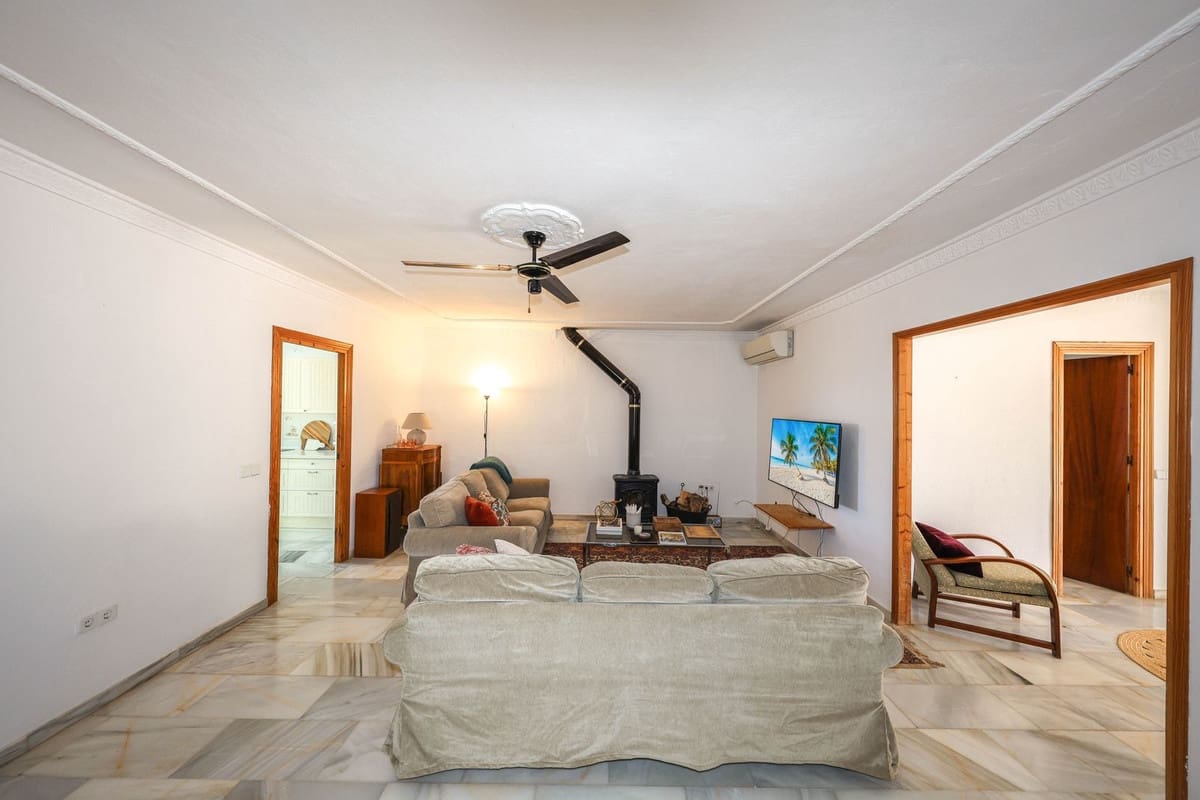 Chalet de 3 habitaciones en Coín en venta con piscina garaje - 360.000 € (Ref: 9832765)