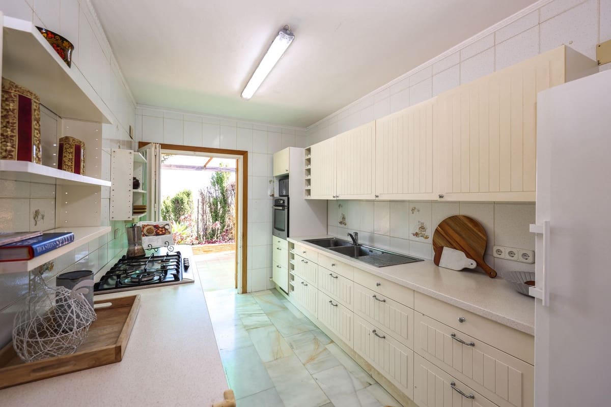 Chalet de 3 habitaciones en Coín en venta con piscina garaje - 360.000 € (Ref: 9832765)