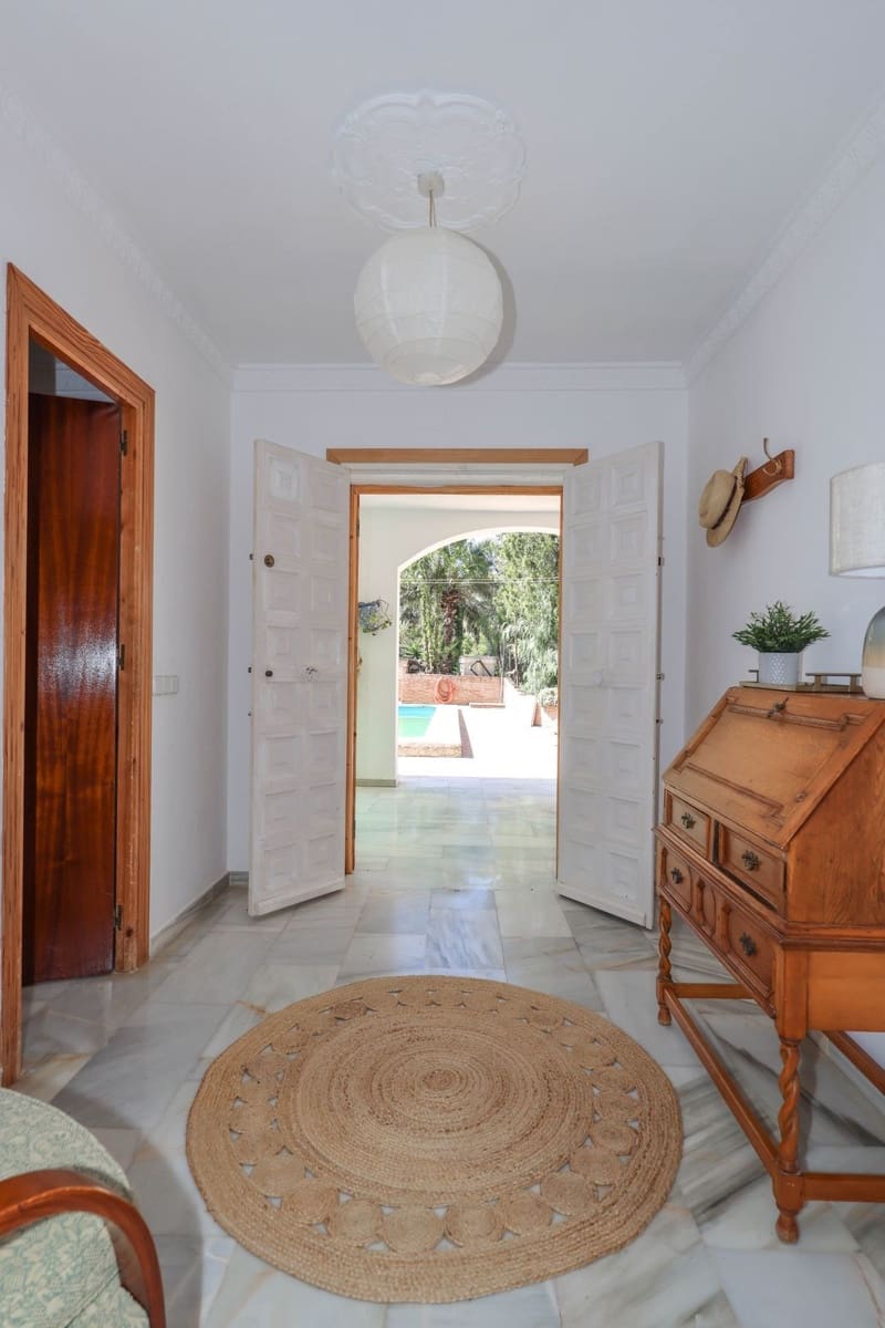 Chalet de 3 habitaciones en Coín en venta con piscina garaje - 360.000 € (Ref: 9832765)