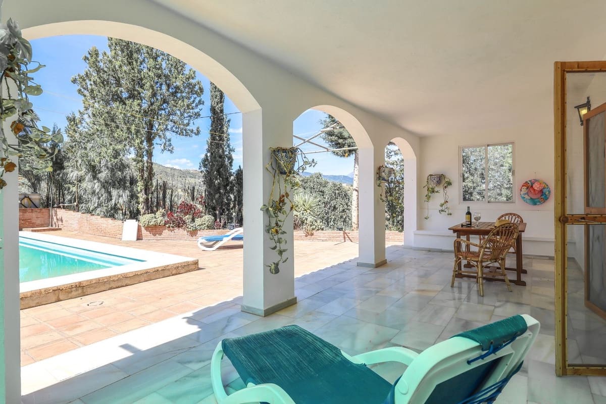 Chalet de 3 habitaciones en Coín en venta con piscina garaje - 360.000 € (Ref: 9832765)