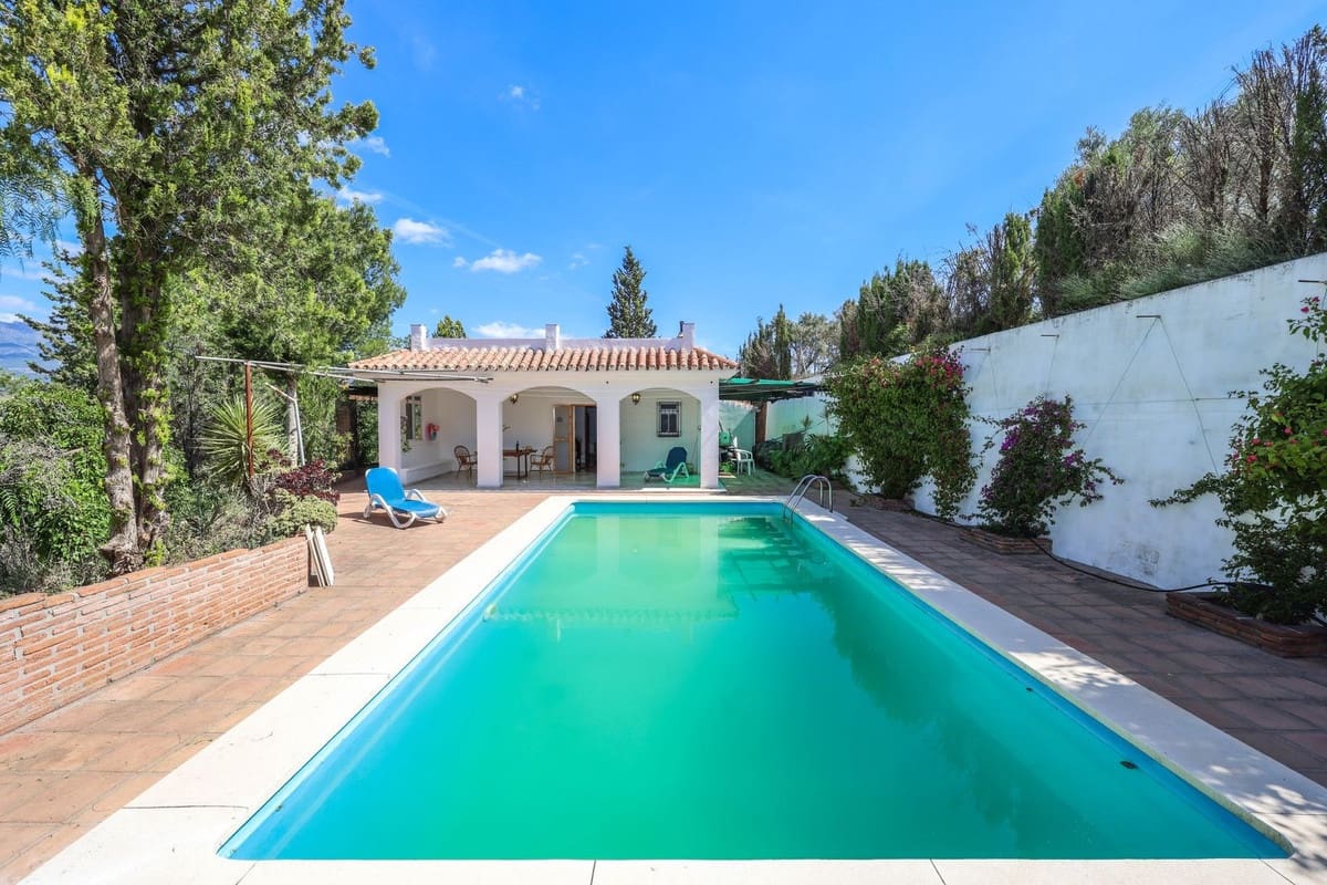 Chalet de 3 habitaciones en Coín en venta con piscina garaje - 360.000 € (Ref: 9832765)