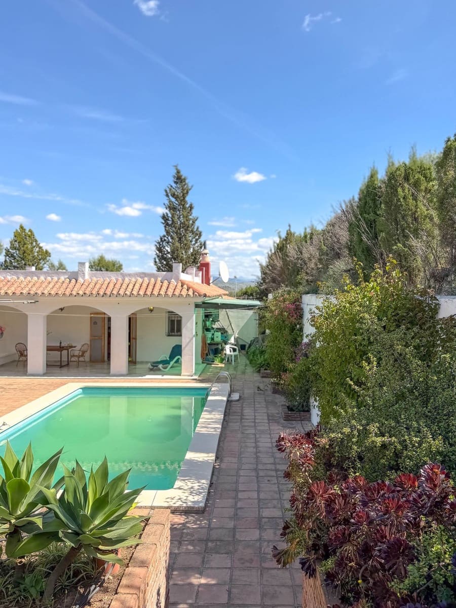 Chalet de 3 habitaciones en Coín en venta con piscina garaje - 360.000 € (Ref: 9832765)