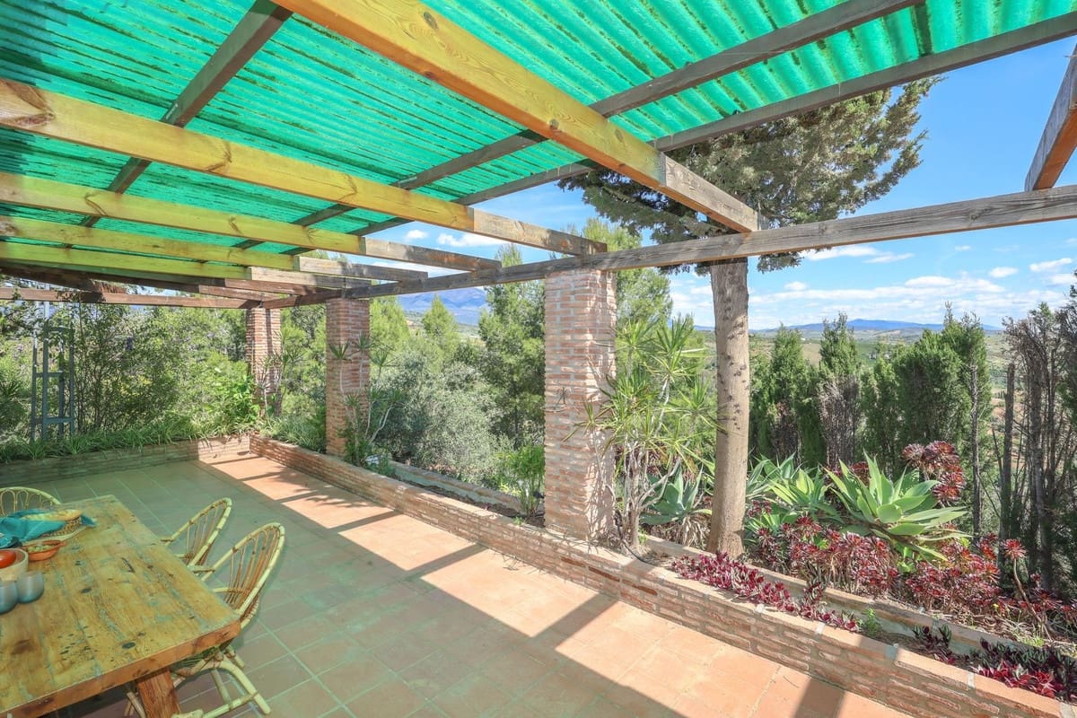 Chalet de 3 habitaciones en Coín en venta con piscina garaje - 360.000 € (Ref: 9832765)