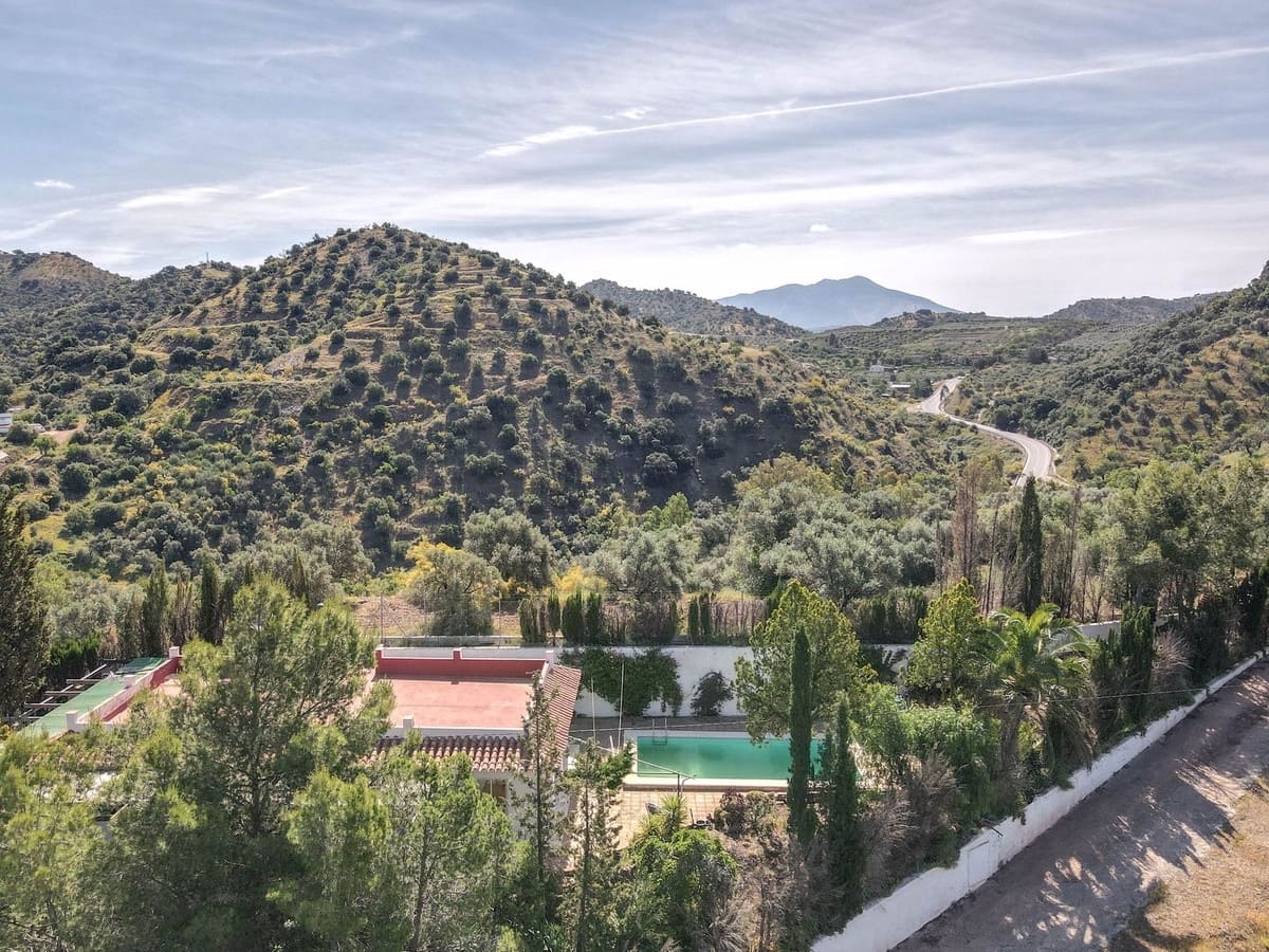 Chalet de 3 habitaciones en Coín en venta con piscina garaje - 360.000 € (Ref: 9832765)