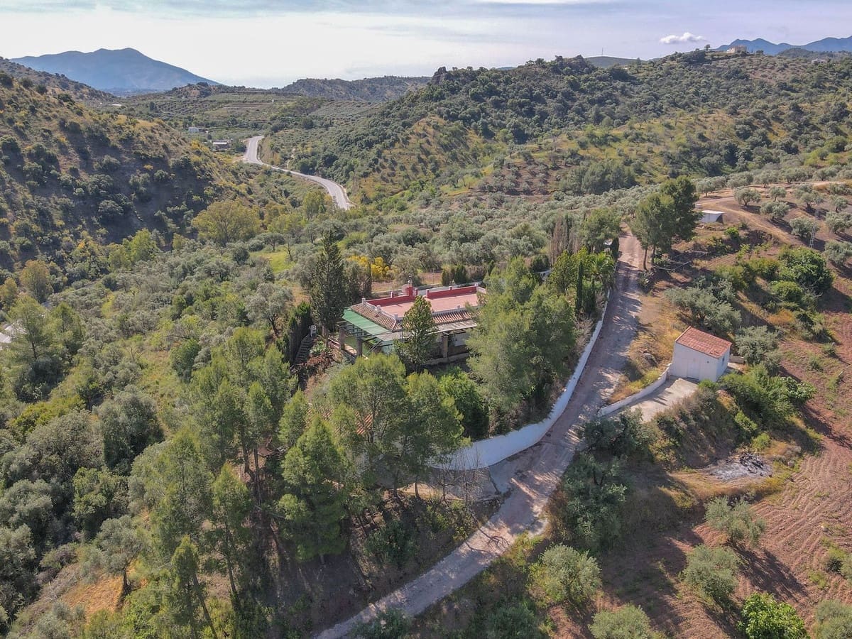 Chalet de 3 habitaciones en Coín en venta con piscina garaje - 360.000 € (Ref: 9832765)