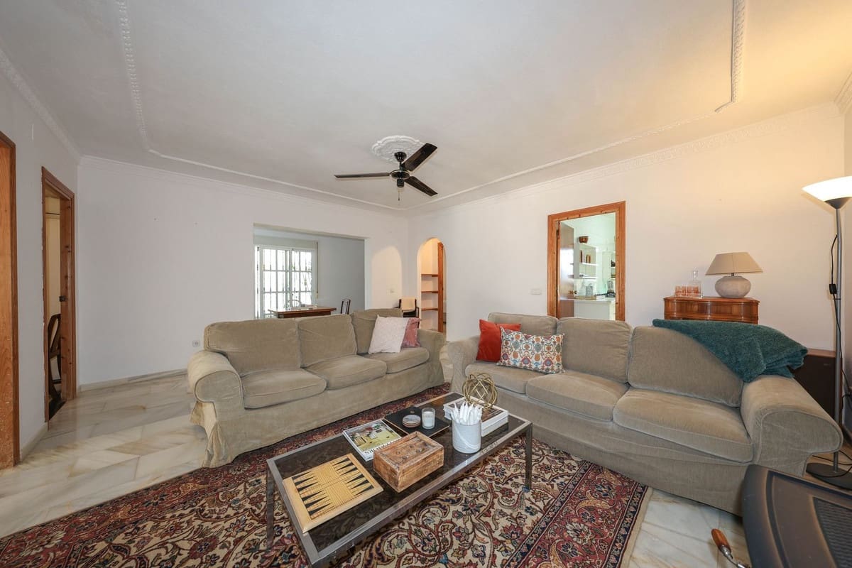 3 bedroom Villa for sale in Coin with pool garage - € 360,000 (Ref: 9832765)