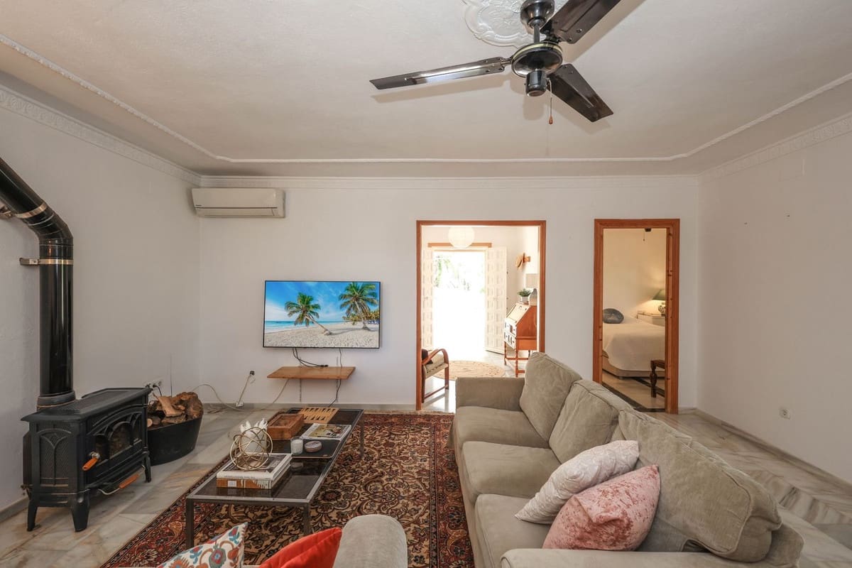 3 bedroom Villa for sale in Coin with pool garage - € 360,000 (Ref: 9832765)