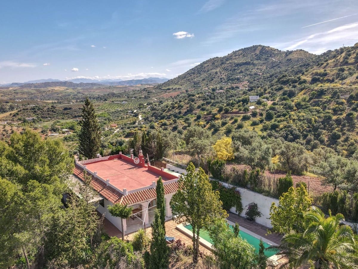 3 bedroom Villa for sale in Coin with pool garage - € 360,000 (Ref: 9832765)