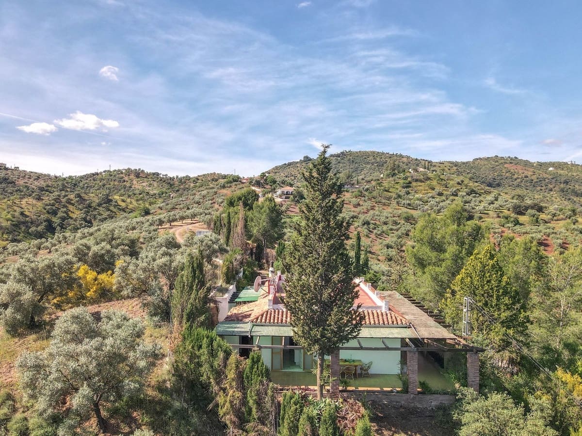 3 bedroom Villa for sale in Coin with pool garage - € 360,000 (Ref: 9832765)