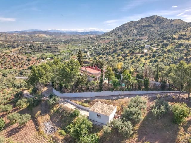 3 soveværelse Villa til salg i Coín med swimmingpool garage - € 360.000 (Ref: 9832765)