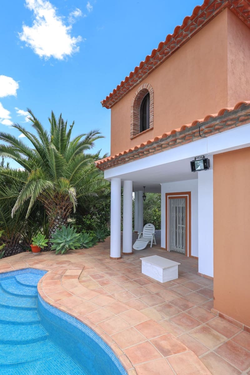 3 bedroom Villa for sale in Monda with pool - € 570,000 (Ref: 9863440)