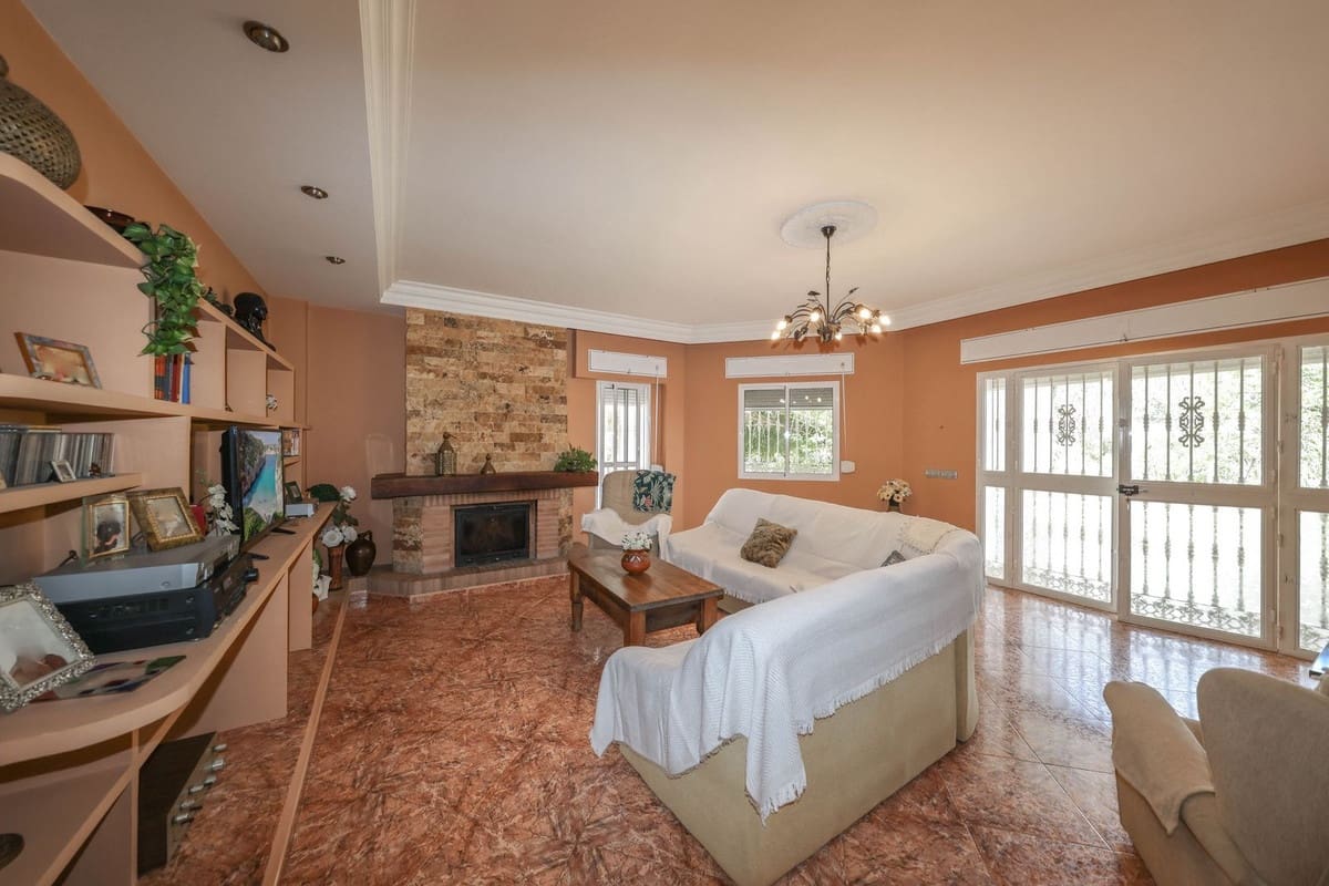 3 bedroom Villa for sale in Monda with pool - € 570,000 (Ref: 9863440)