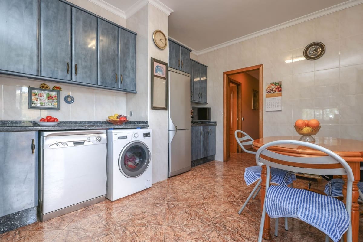 3 bedroom Villa for sale in Monda with pool - € 570,000 (Ref: 9863440)