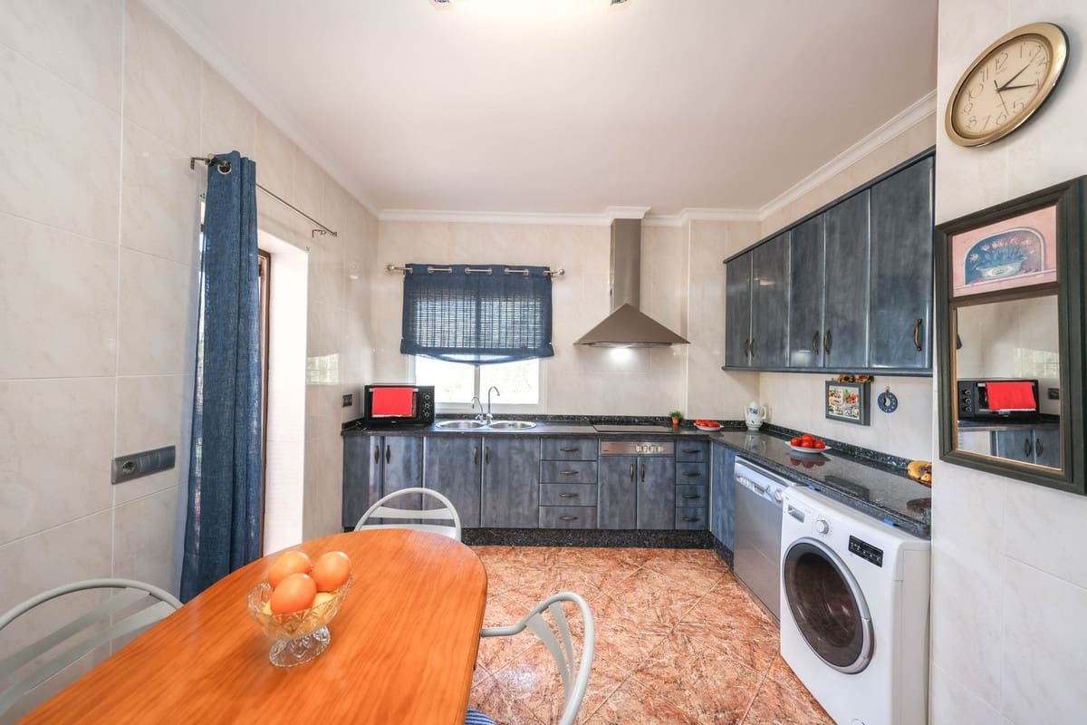 3 bedroom Villa for sale in Monda with pool - € 570,000 (Ref: 9863440)