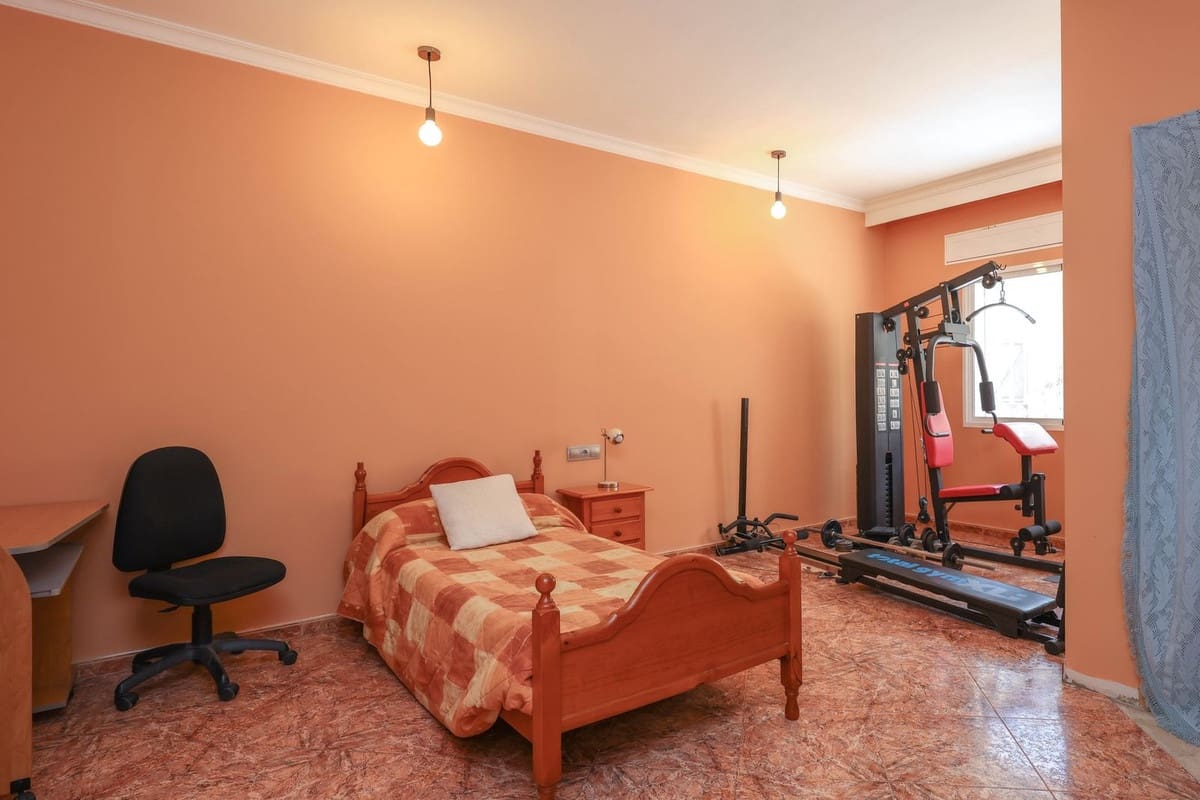 3 bedroom Villa for sale in Monda with pool - € 570,000 (Ref: 9863440)