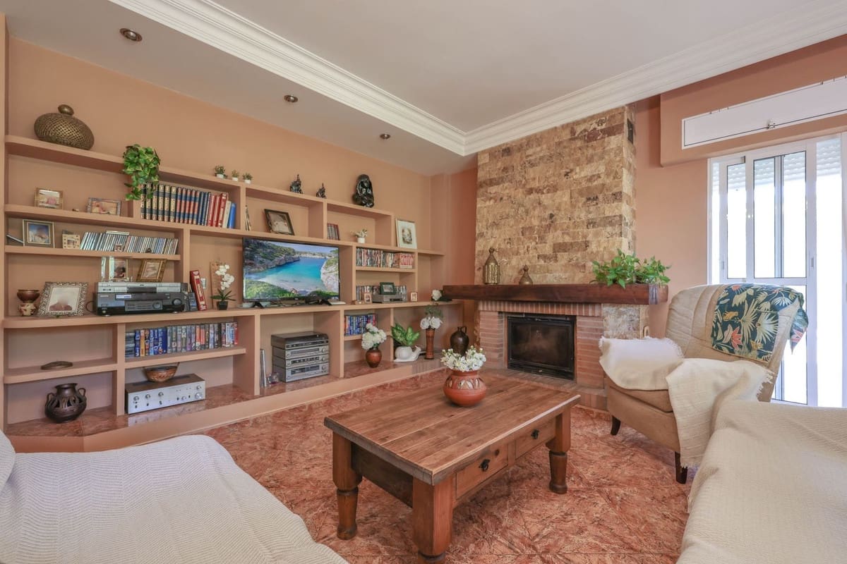 3 bedroom Villa for sale in Monda with pool - € 570,000 (Ref: 9863440)