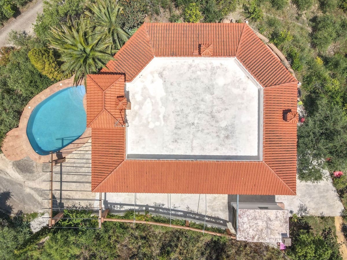 3 bedroom Villa for sale in Monda with pool - € 570,000 (Ref: 9863440)