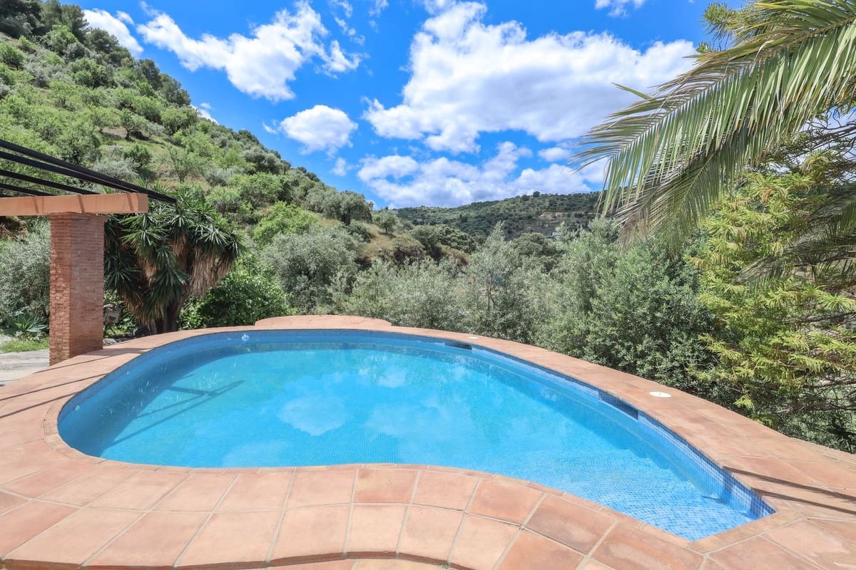 3 bedroom Villa for sale in Monda with pool - € 570,000 (Ref: 9863440)