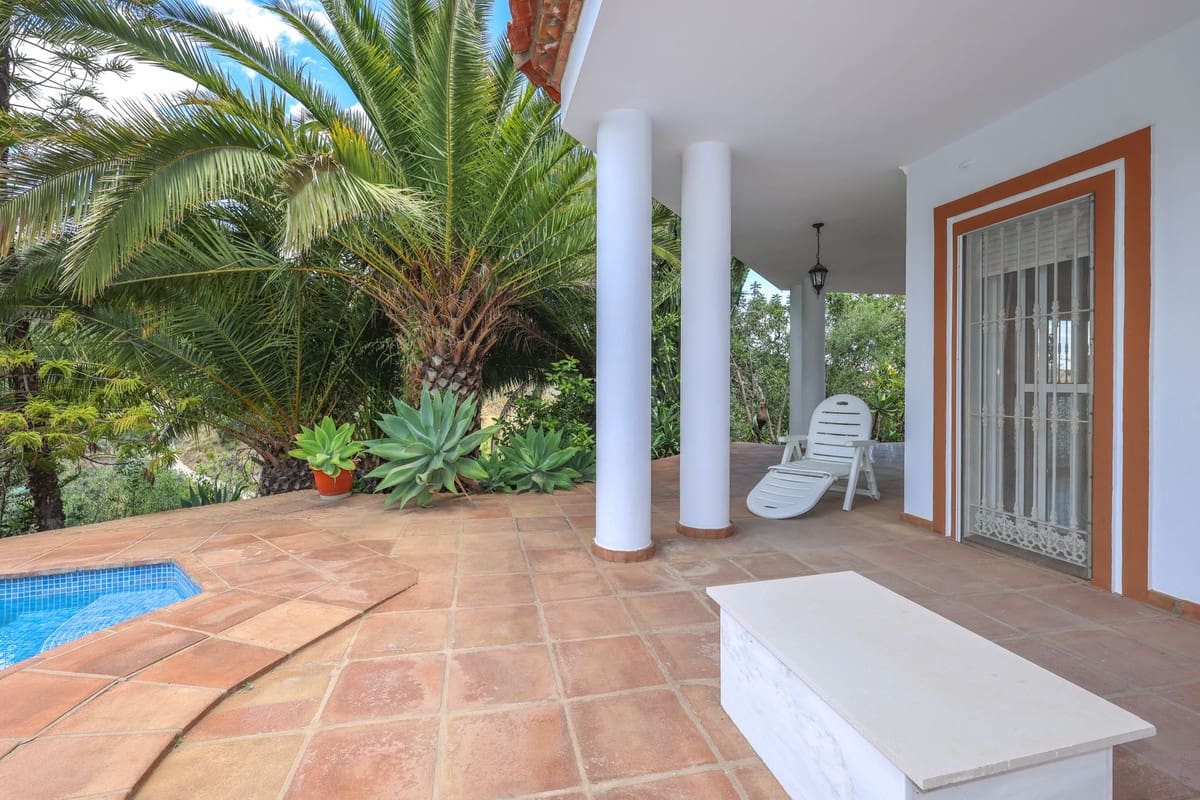 3 bedroom Villa for sale in Monda with pool - € 570,000 (Ref: 9863440)