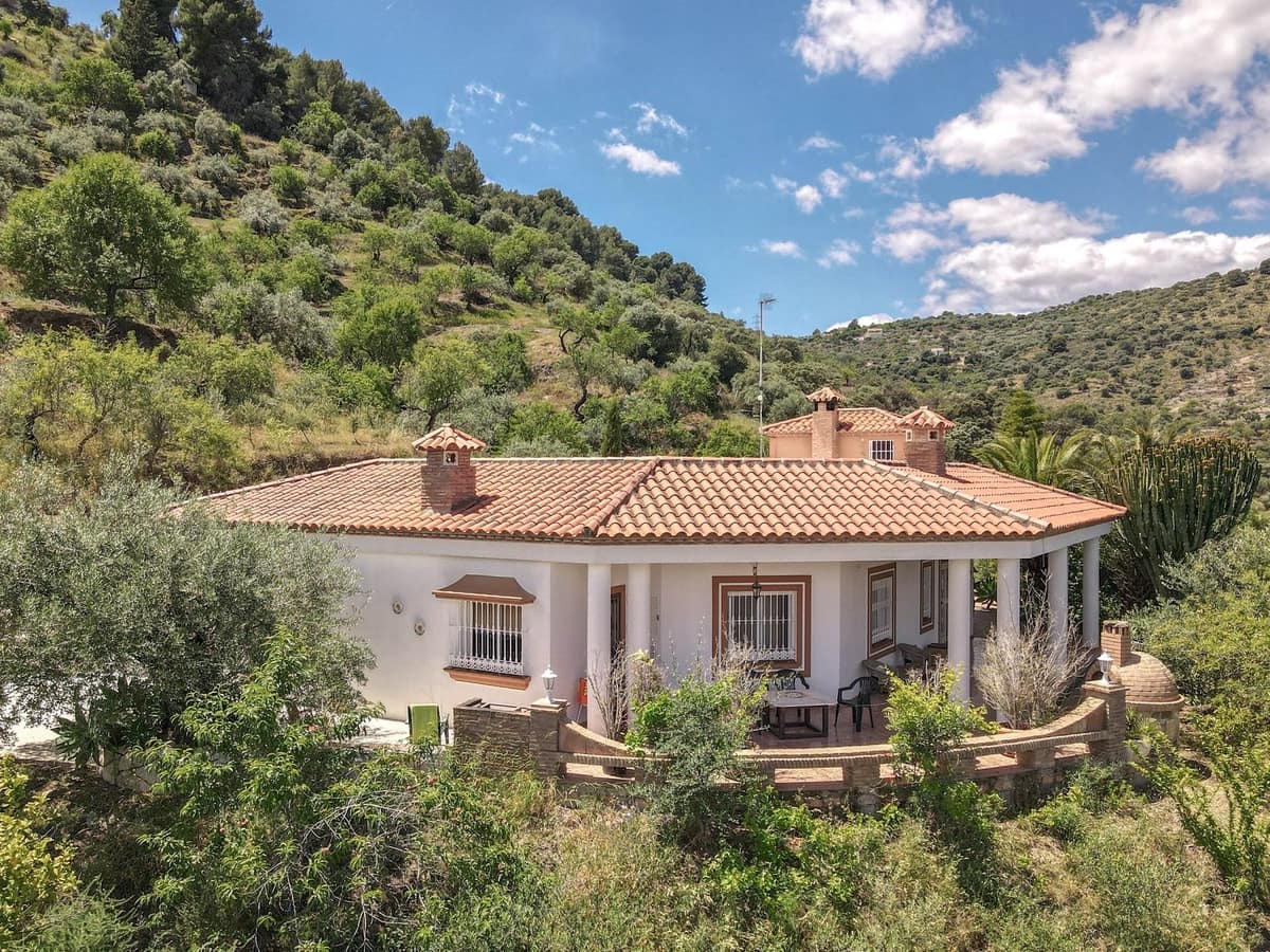 3 bedroom Villa for sale in Monda with pool - € 570,000 (Ref: 9863440)