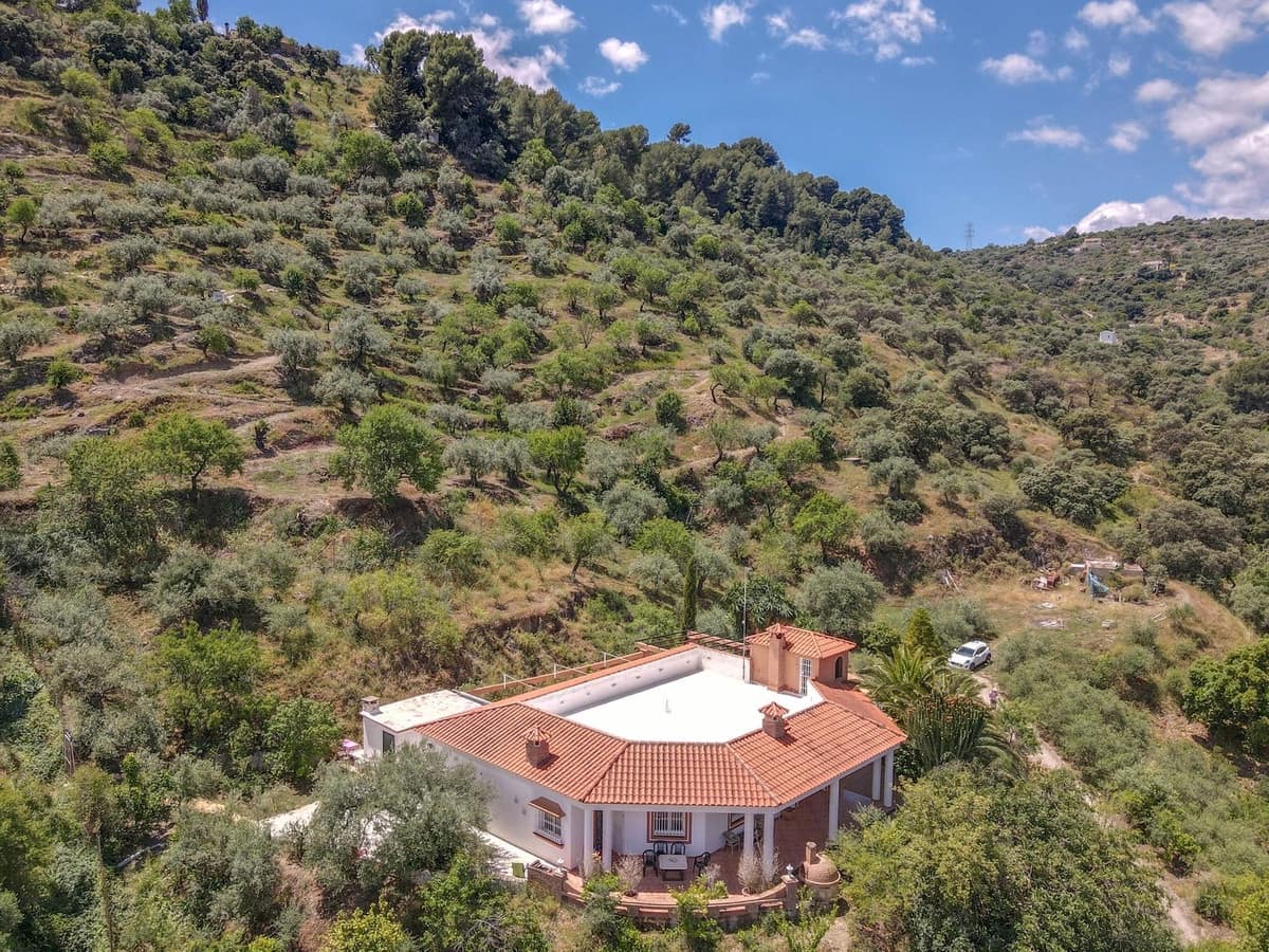 3 bedroom Villa for sale in Monda with pool - € 570,000 (Ref: 9863440)