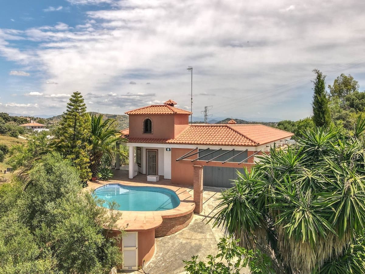 3 bedroom Villa for sale in Monda with pool - € 570,000 (Ref: 9863440)