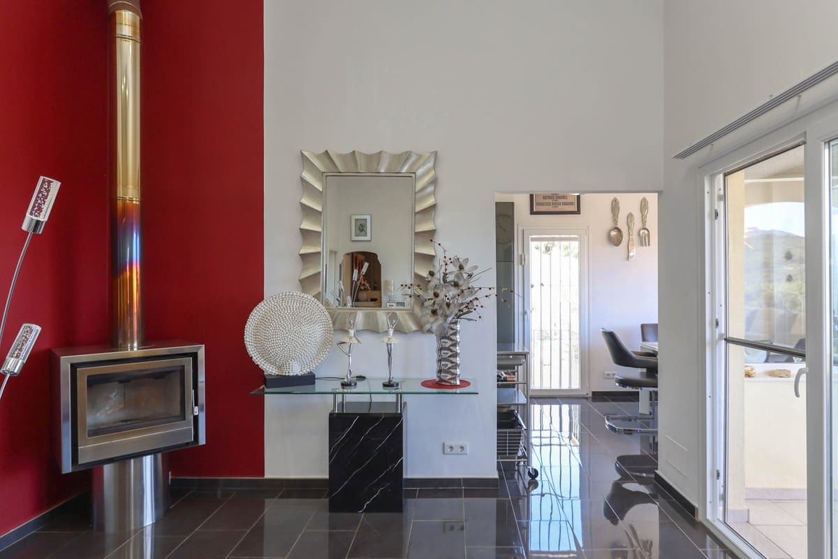 4 bedroom Villa for sale in Monda with pool garage - € 495,000 (Ref: 9867479)