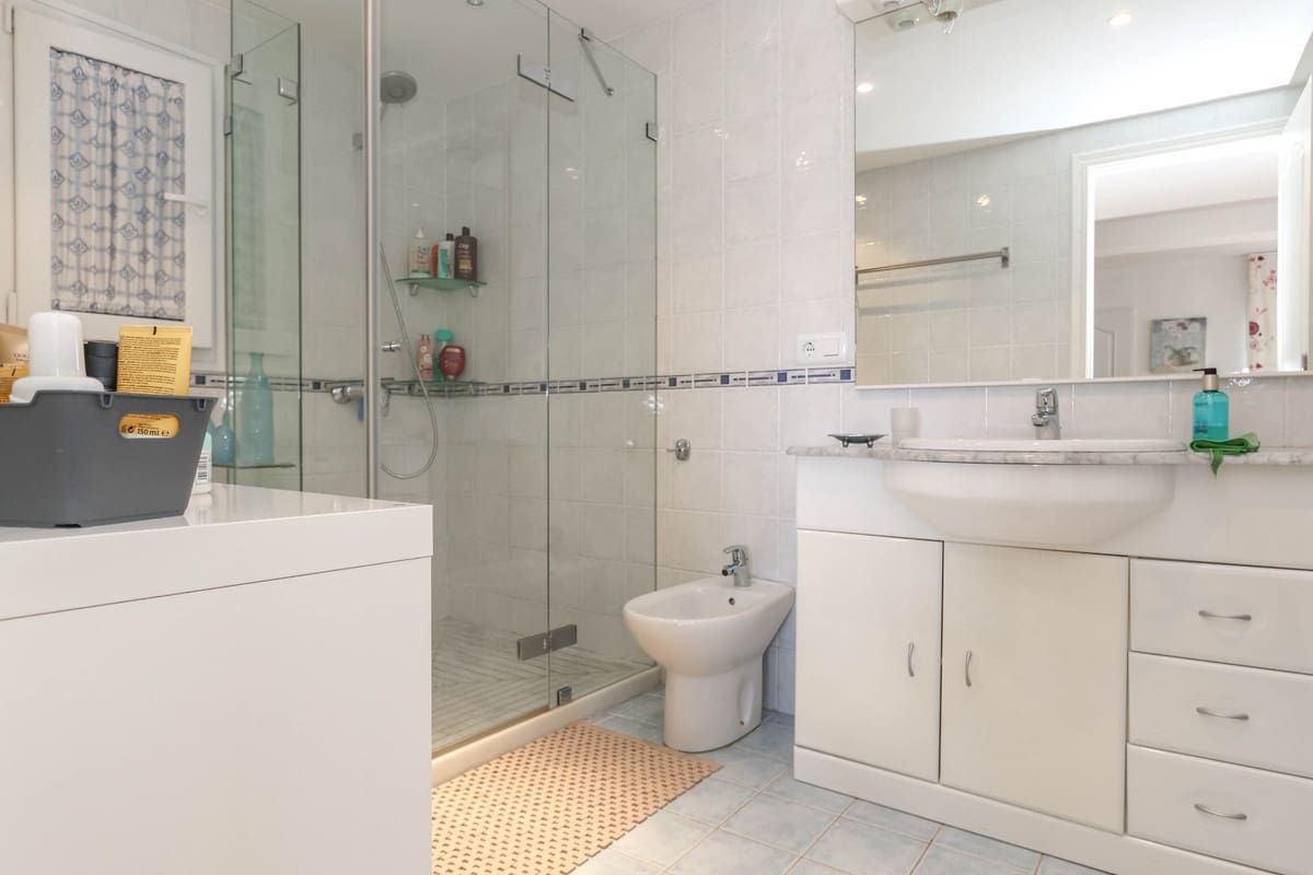 4 bedroom Villa for sale in Monda with pool garage - € 495,000 (Ref: 9867479)