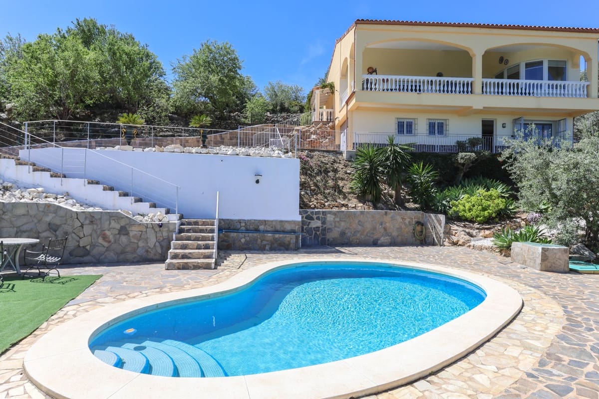 4 bedroom Villa for sale in Monda with pool garage - € 495,000 (Ref: 9867479)