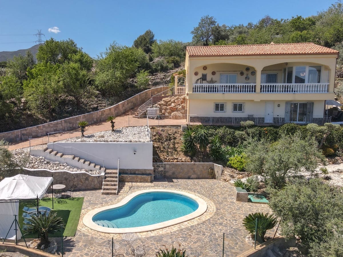 4 bedroom Villa for sale in Monda with pool garage - € 495,000 (Ref: 9867479)