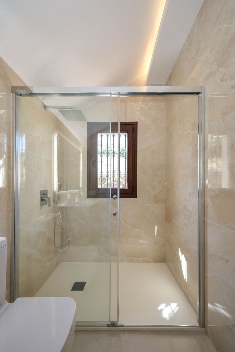 4 bedroom Villa for sale in Guaro with pool garage - € 2,075,000 (Ref: 9905091)