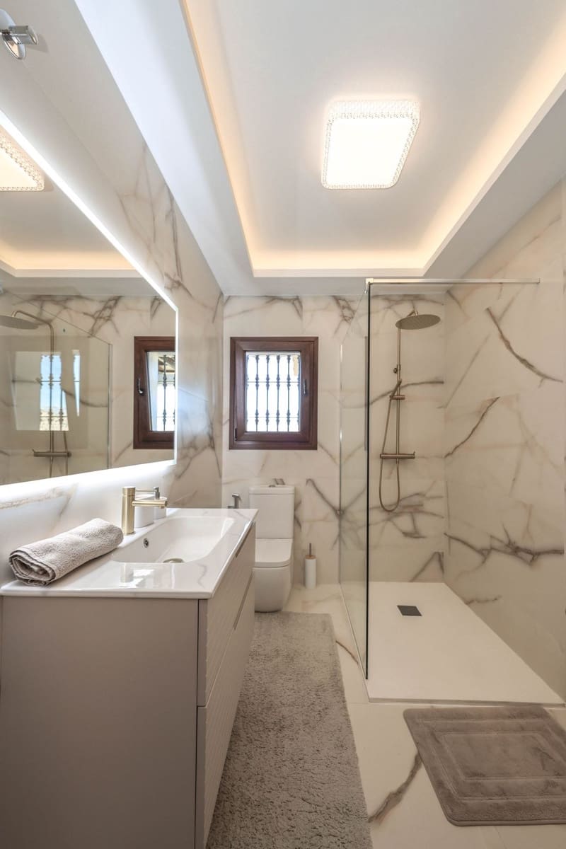 4 bedroom Villa for sale in Guaro with pool garage - € 2,075,000 (Ref: 9905091)