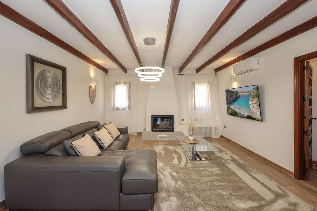 4 bedroom Villa for sale in Guaro with pool garage - € 2,075,000 (Ref: 9905091)