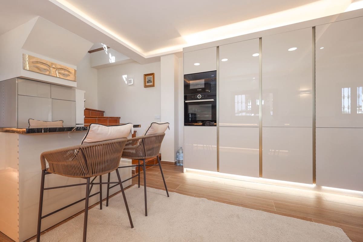 4 bedroom Villa for sale in Guaro with pool garage - € 2,075,000 (Ref: 9905091)